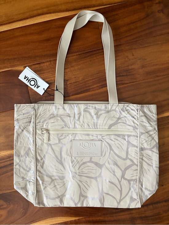 ALOHA Collection Handbags - ALOHA Collection Backyard Go-To Tote bag